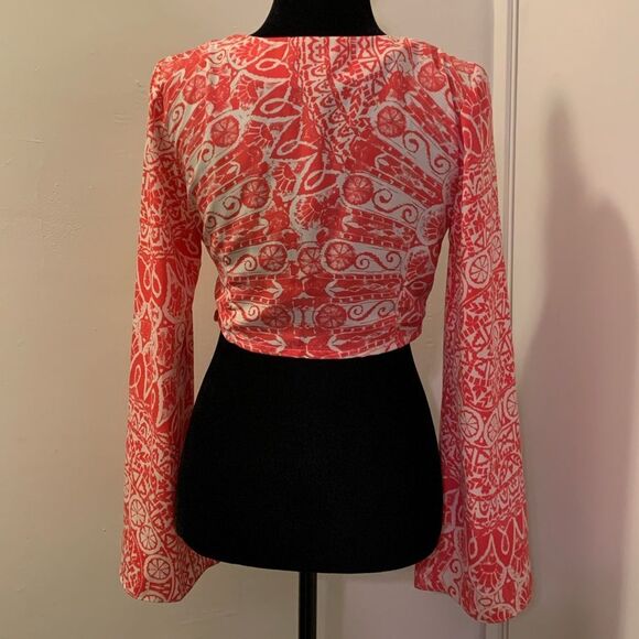 BOBBI ROCCO Bell‎ Sleeve Cropped Blouse - Picture 4 of 7